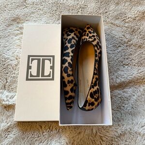 Ivanka Trump leopard print flags size 8